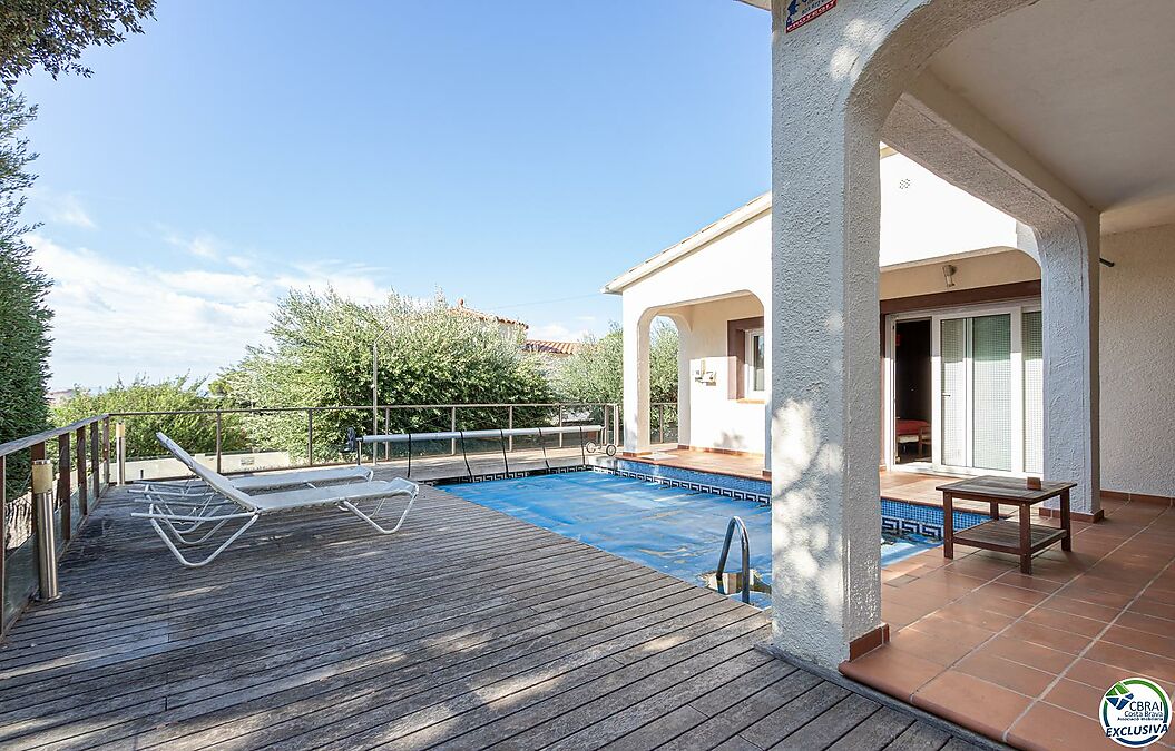 Villa située à Mas Fumats avec piscine et 4 chambres