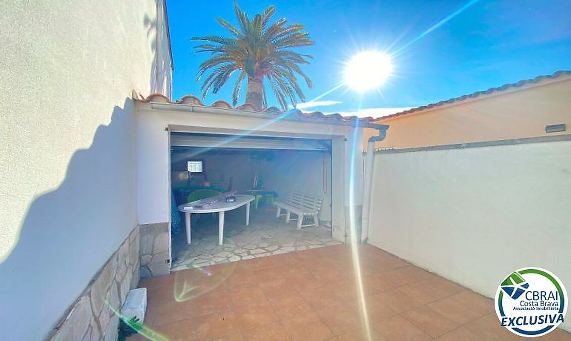 MONTGRÍ 4-bedroom house with garden a few meters from the beach