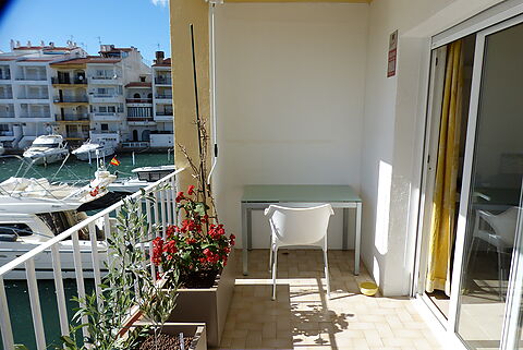 Flat with canal and sea view in Empuriabrava for sale, 2 bedrooms, close to the beach