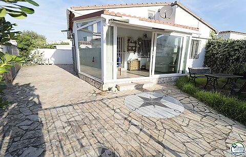 Cosy detached holiday home not far from the Maurici lake, including mooring.