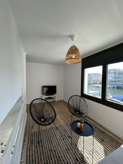 House with mooring 15.5x5, terrace 25m2, 3 rooms