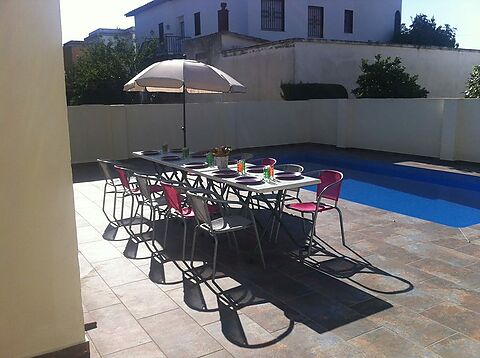 Es ven bonica casa amb piscina  en Empuriabrava, Costa Brava