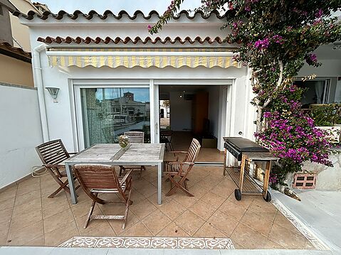 Studio for sale in Salins, Empuriabrava with mooring of 18.4 x 5.6 m in front of the bridges