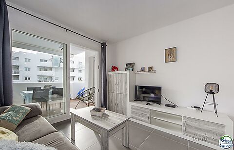 2-BEDROOM APPARTMENT WITH SWIMMING-POOL VIEWS